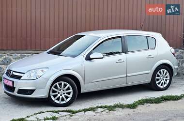 Хэтчбек Opel Astra 2004 в 