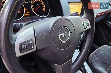 Хэтчбек Opel Astra 2004 в 
