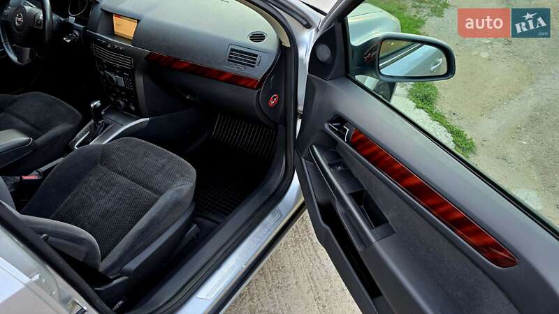 Хетчбек Opel Astra 2004 в Полтаві