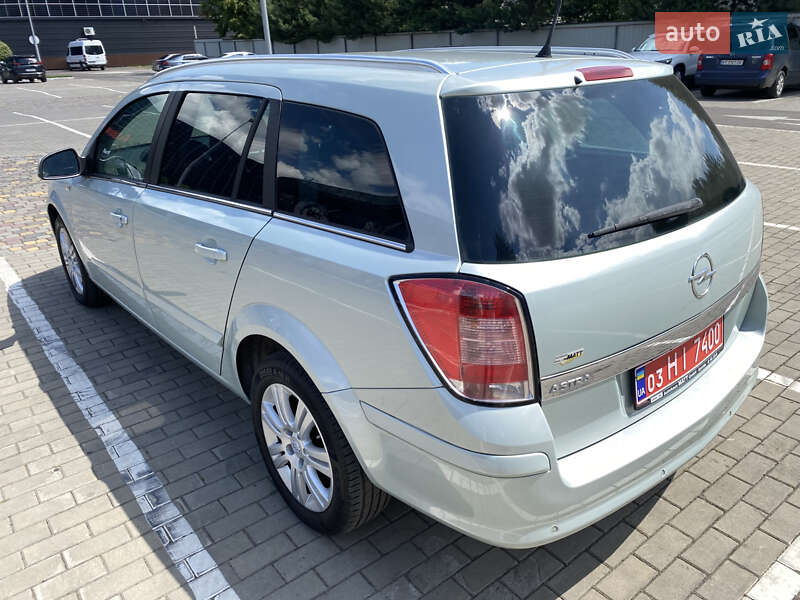 Універсал Opel Astra 2009 в Луцьку