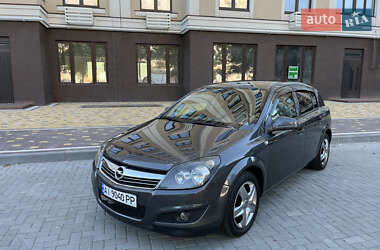 Хэтчбек Opel Astra 2012 в 