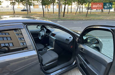 Хэтчбек Opel Astra 2012 в 