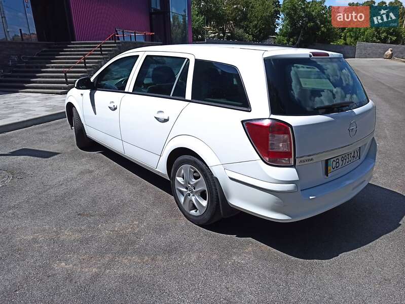 Универсал Opel Astra 2012 в Чернигове