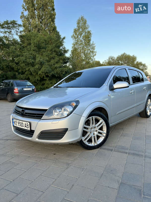 Хетчбек Opel Astra 2006 в Горішніх Плавнях