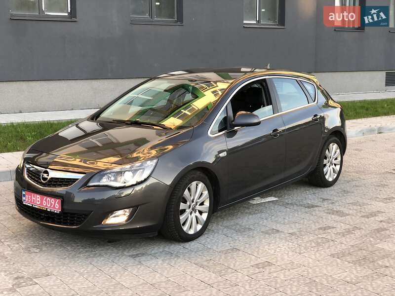 Хэтчбек Opel Astra 2012 в Львове