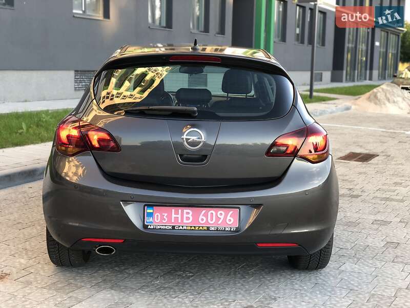 Хэтчбек Opel Astra 2012 в Львове
