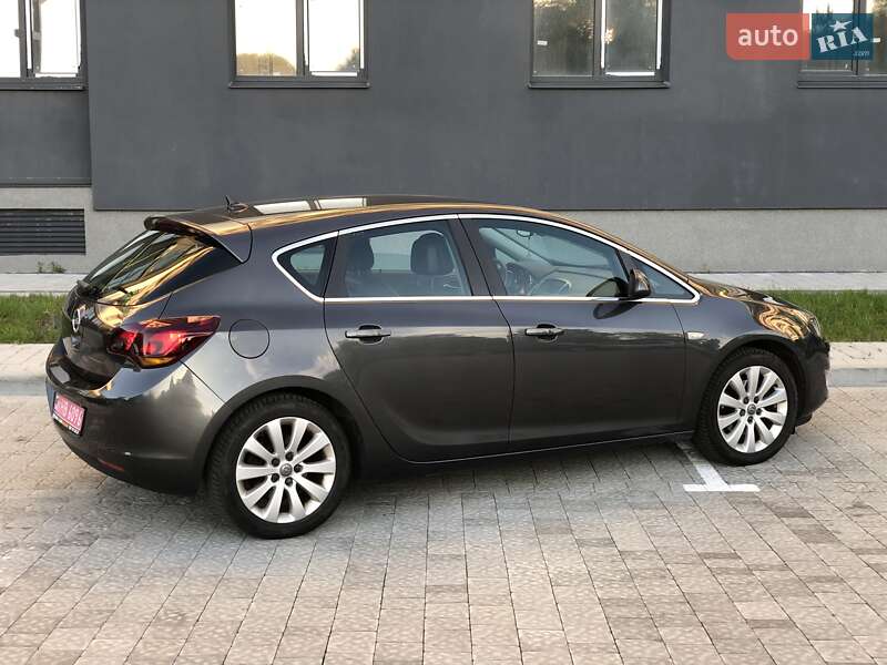 Хэтчбек Opel Astra 2012 в Львове