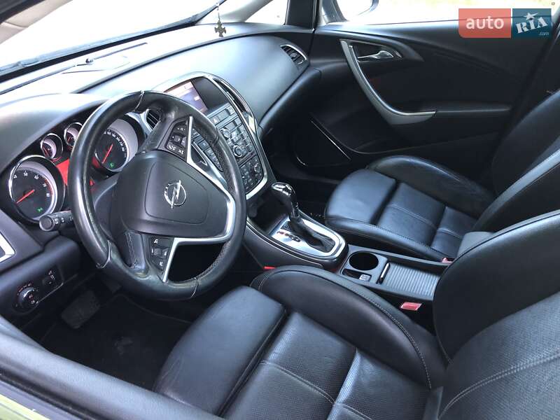 Хэтчбек Opel Astra 2012 в Львове