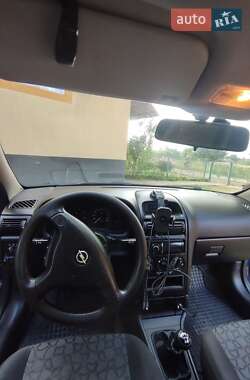 Хэтчбек Opel Astra 2000 в 