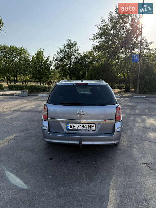 Универсал Opel Astra 2010 в Никополе