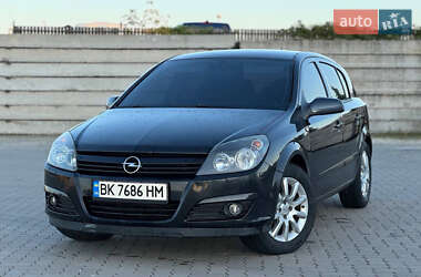 Хэтчбек Opel Astra 2005 в Сарнах