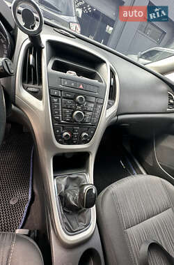 Універсал Opel Astra 2011 в 