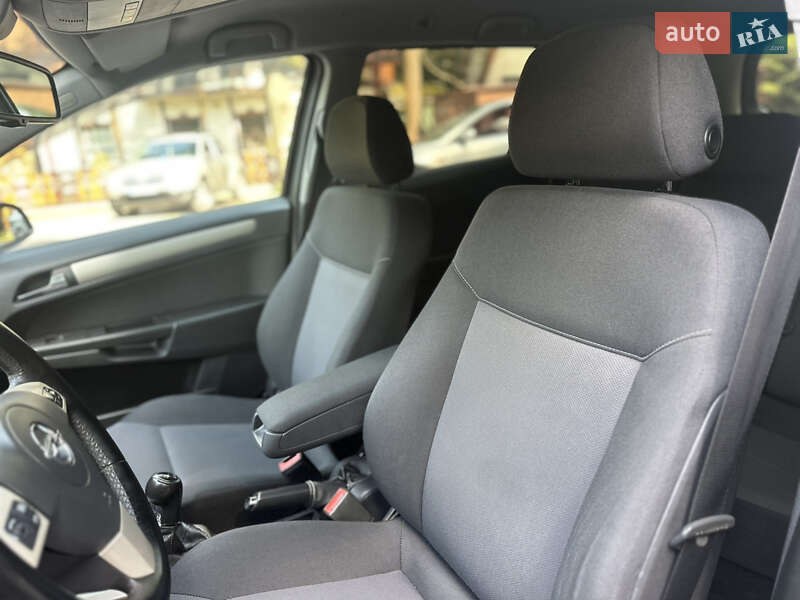 Универсал Opel Astra 2008 в Трускавце