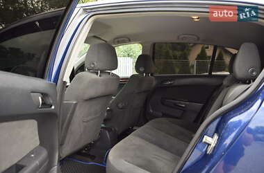 Хэтчбек Opel Astra 2004 в 