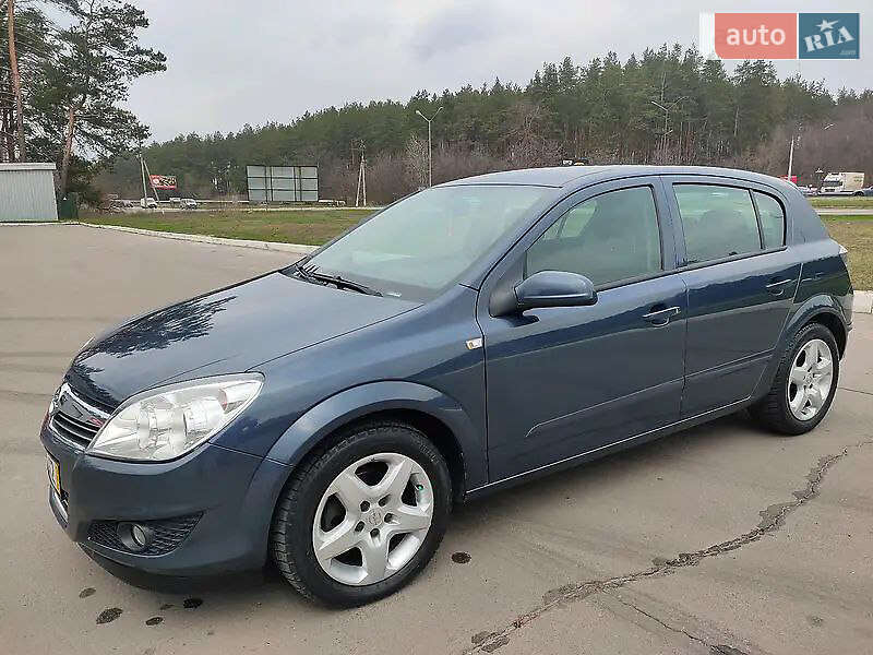 Хэтчбек Opel Astra 2008 в 
