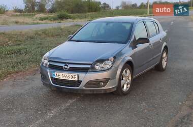 Хэтчбек Opel Astra 2004 в 