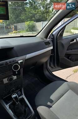 Хэтчбек Opel Astra 2007 в 