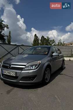 Хэтчбек Opel Astra 2007 в 