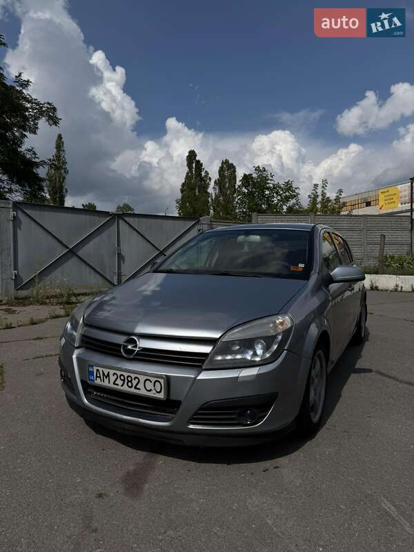 Хэтчбек Opel Astra 2007 в 