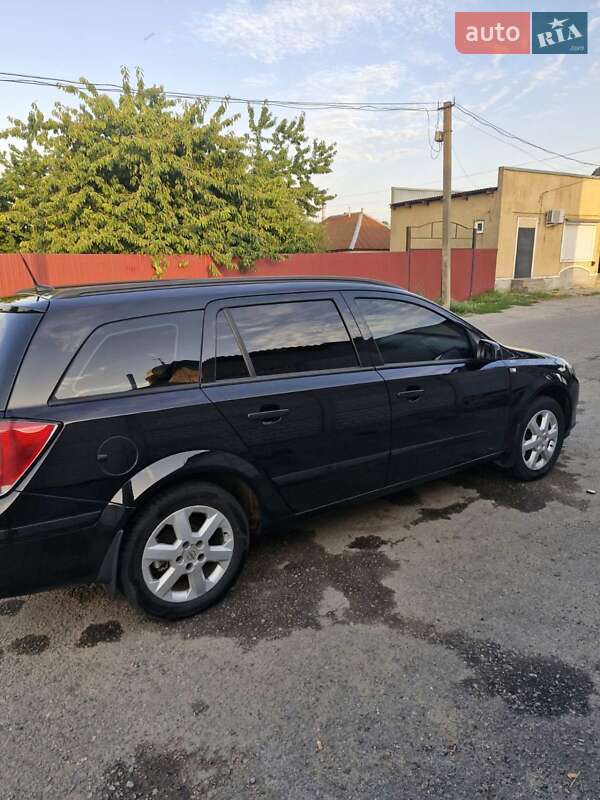 Универсал Opel Astra 2005 в Знаменке