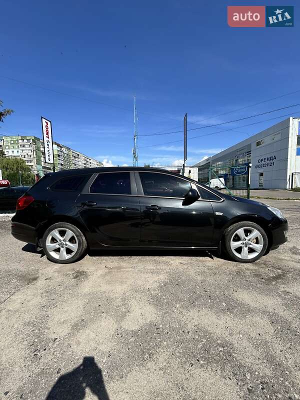 Универсал Opel Astra 2012 в Сумах