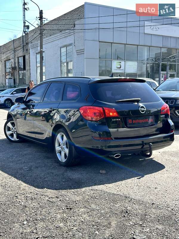 Универсал Opel Astra 2012 в Сумах