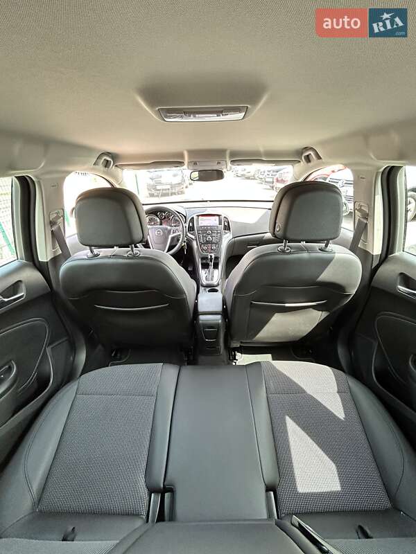 Універсал Opel Astra 2014 в Сумах