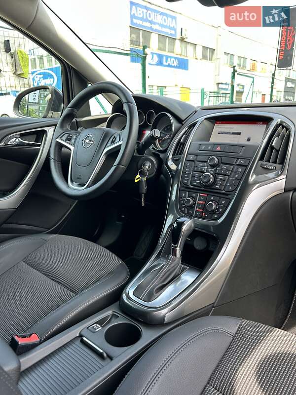 Універсал Opel Astra 2014 в Сумах