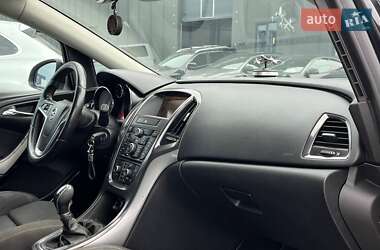 Універсал Opel Astra 2011 в 