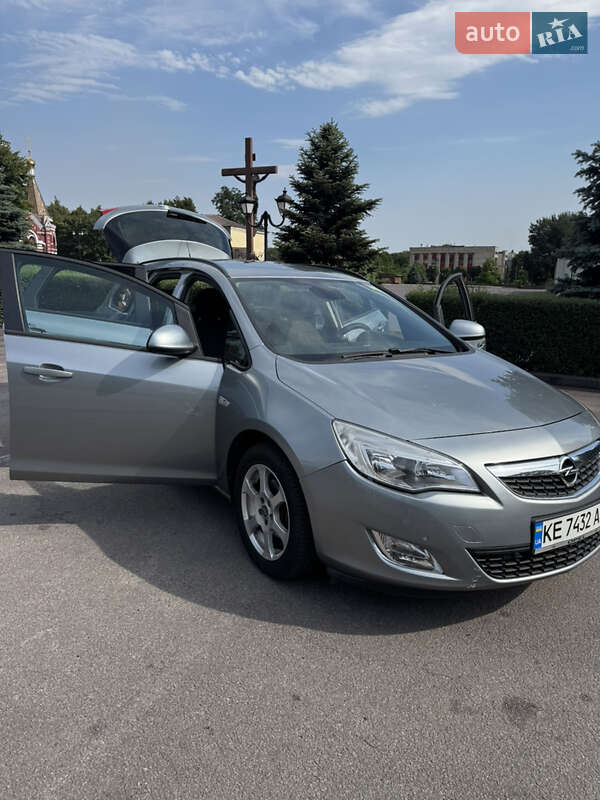 Универсал Opel Astra 2011 в Каменском фото 2 Универсал Opel Astra 2011 в Каменском