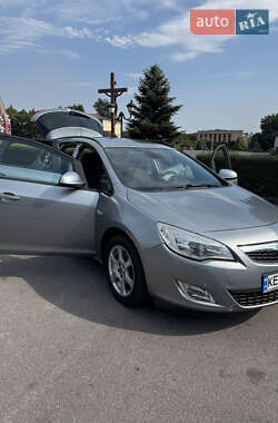 Универсал Opel Astra 2011 в 