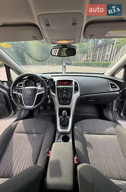 Универсал Opel Astra 2011 в 