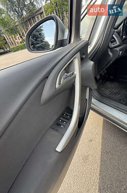 Универсал Opel Astra 2011 в 