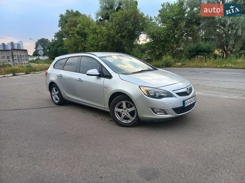 Универсал Opel Astra 2011 в Киеве