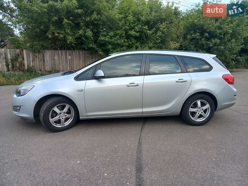 Универсал Opel Astra 2011 в Киеве