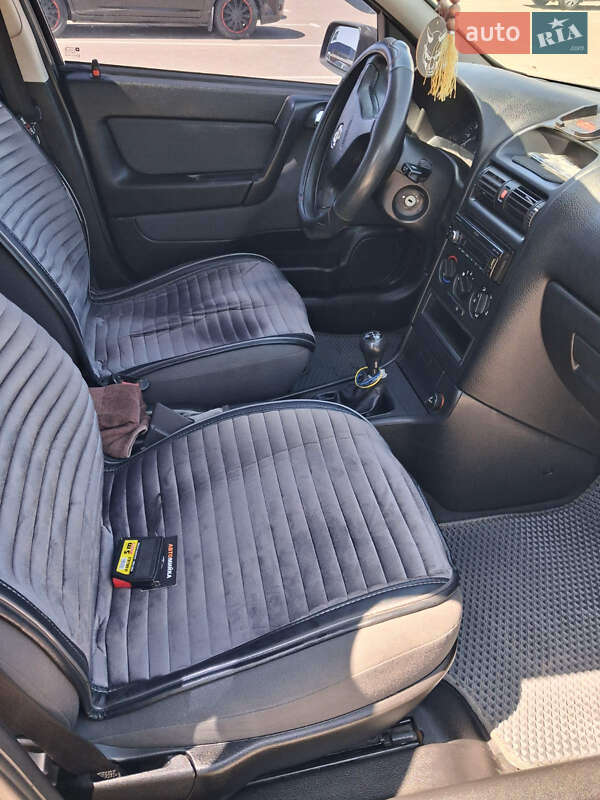 Седан Opel Astra 2006 в Кропивницькому