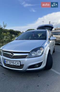 Універсал Opel Astra 2010 в Івано-Франківську