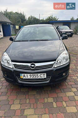 Седан Opel Astra 2012 в Боровой