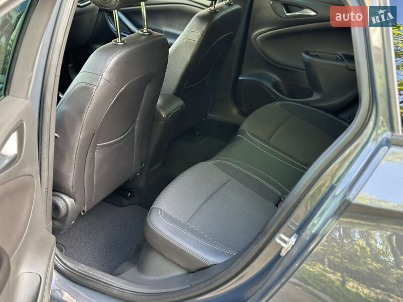 Универсал Opel Astra 2016 в Ивано-Франковске