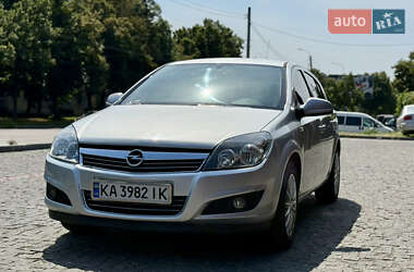 Хэтчбек Opel Astra 2013 в Чернигове