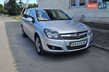 Універсал Opel Astra 2012 в Києві