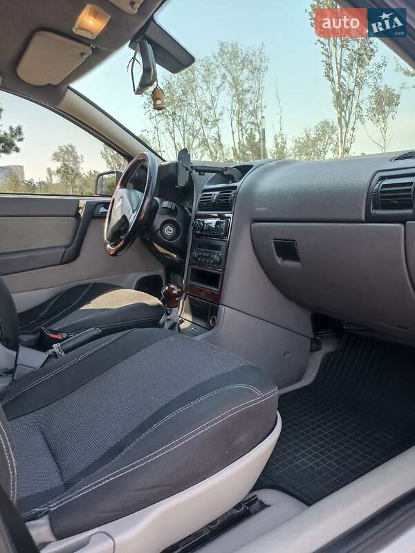 Универсал Opel Astra 2002 в Днепре
