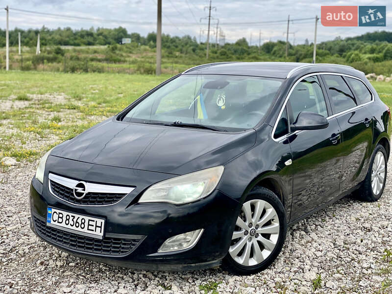 Універсал Opel Astra 2011 в Новояворівську