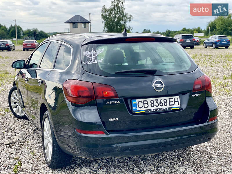 Універсал Opel Astra 2011 в Новояворівську