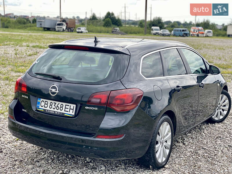 Універсал Opel Astra 2011 в Новояворівську