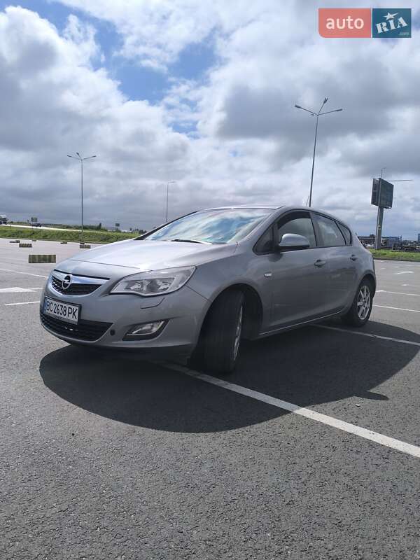 Opel Astra 2011