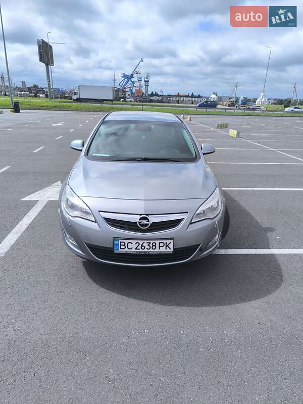 Хетчбек Opel Astra 2011 в Львові
