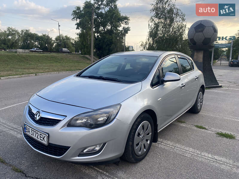 Opel Astra 2012