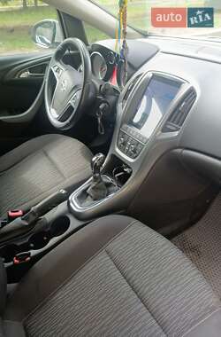 Універсал Opel Astra 2013 в 