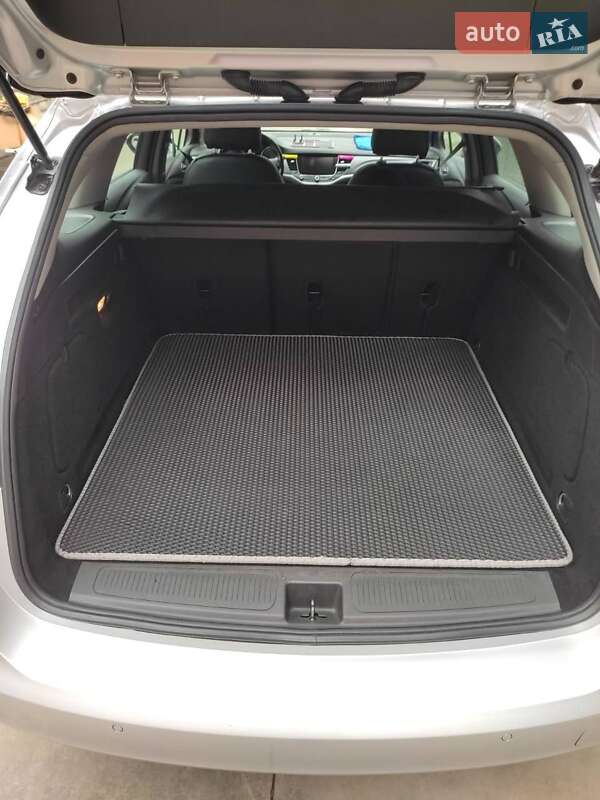 Универсал Opel Astra 2018 в Новояворовске